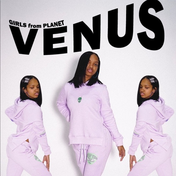 EUC Women’s Girls From Venus Alien Hoodie size Medium in Lilac - Picture 3 of 6